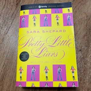 Pretty Little Liars book